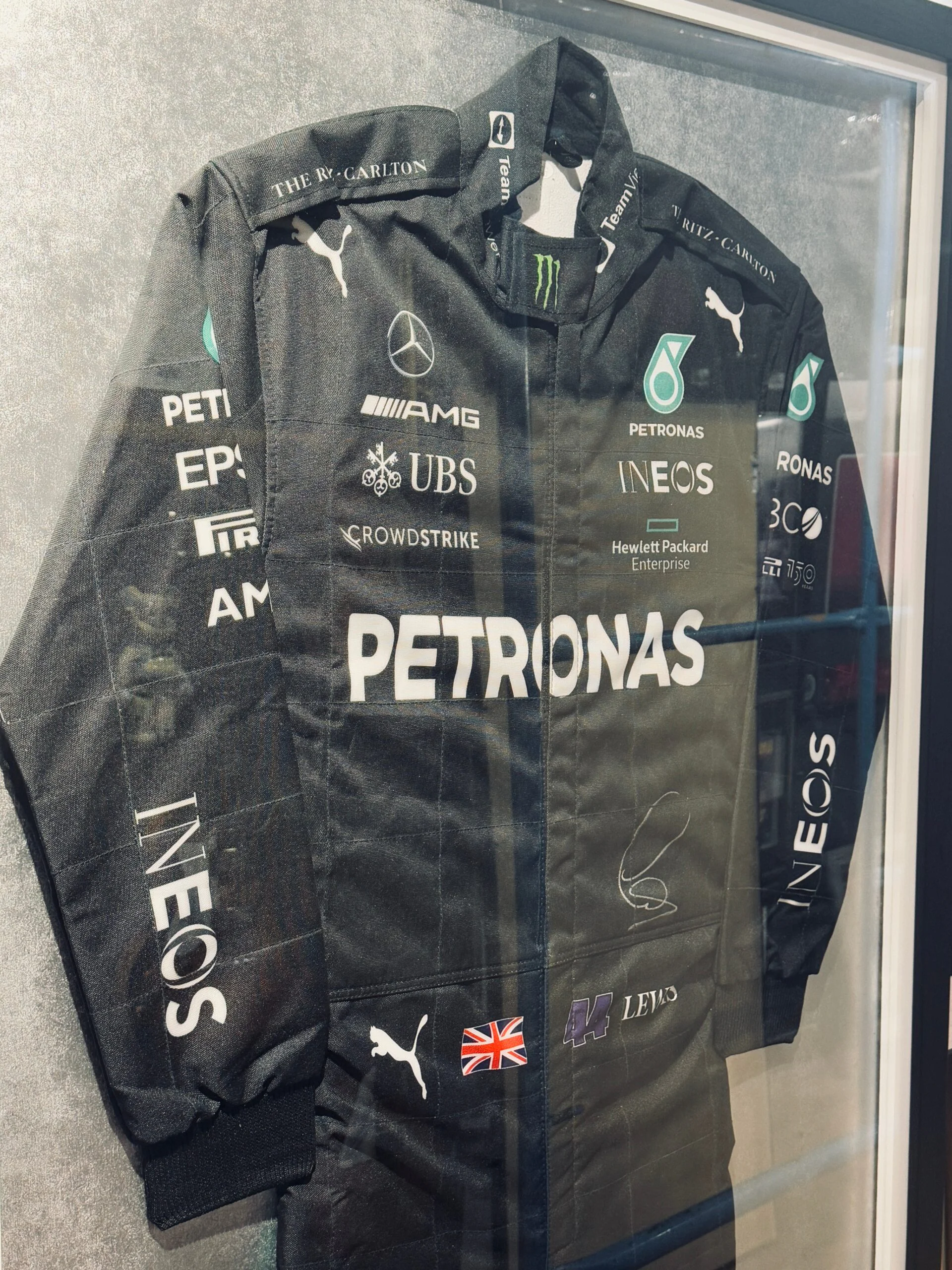 Traje Enmarcado / F1 / Lewis Hamilton (Mercedes Benz) - Image 2