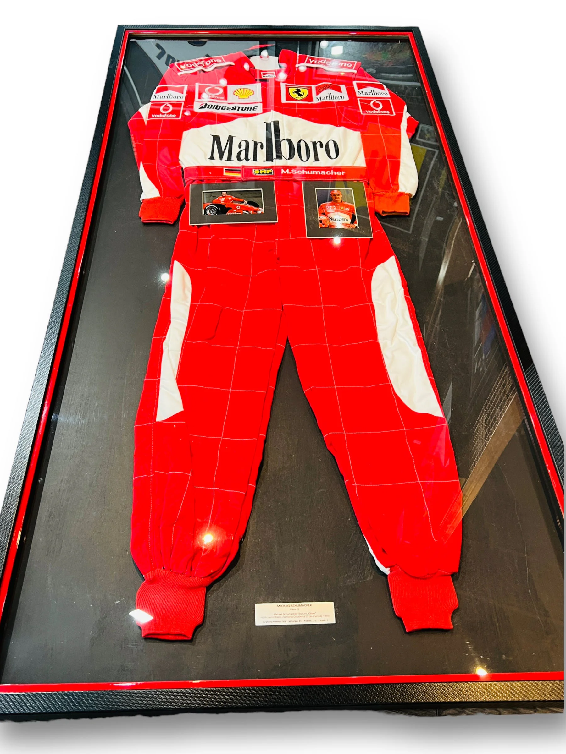 Traje enmarcado / Ferrari / Michael Schumacher - Image 3