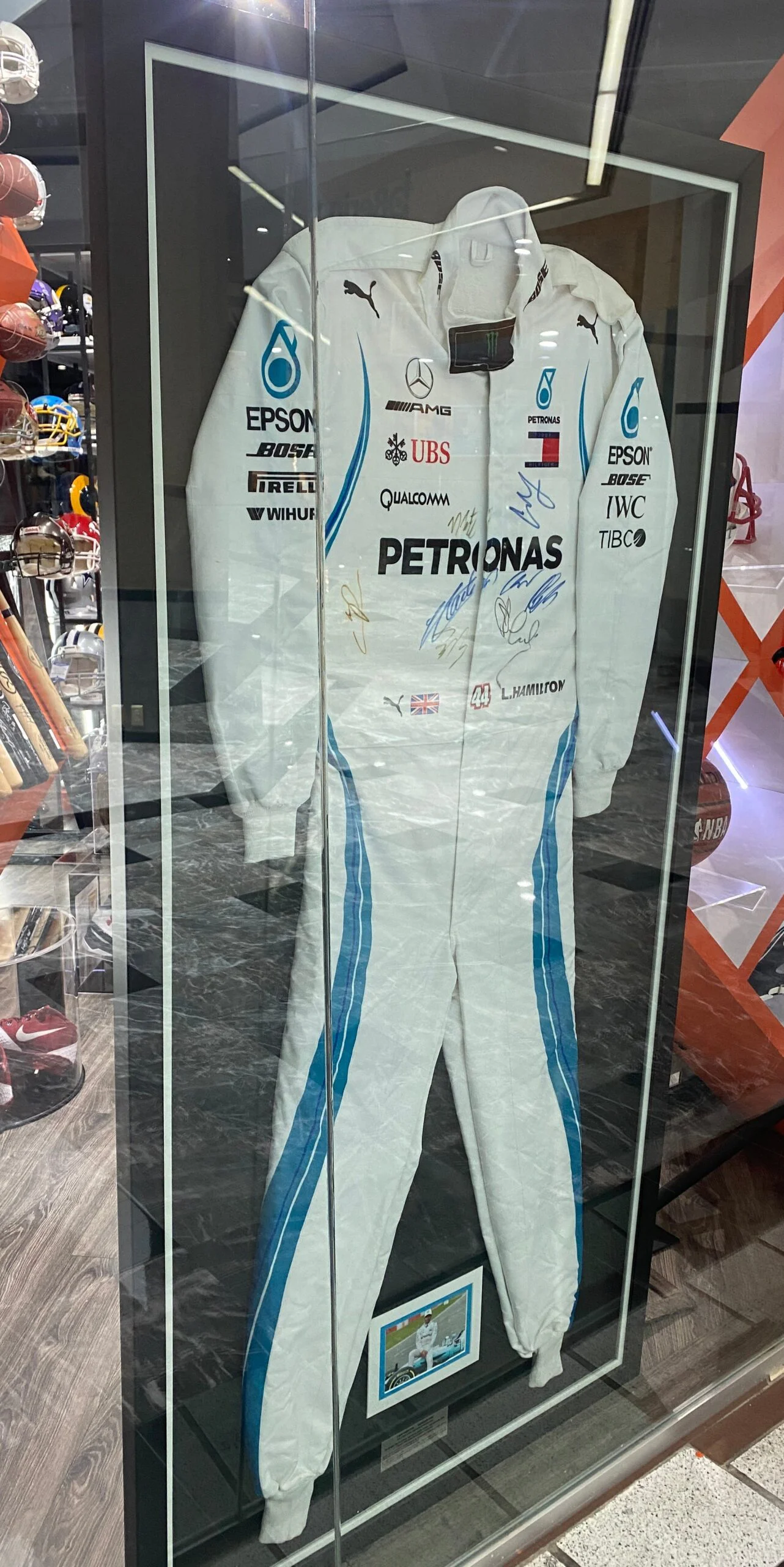 Traje / F1 / Lewis Hamilton y Varios Temporada 2021 - Image 4