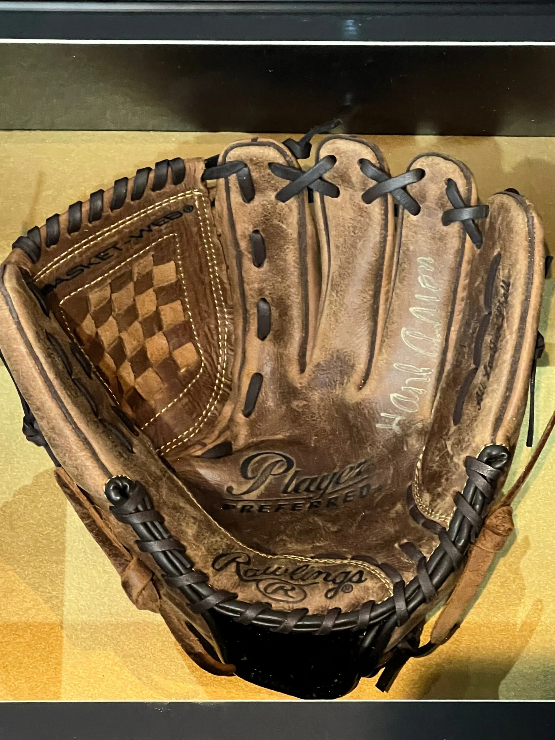 Manopla de Baseball Enmarcada / Braves / Hank Aaron - Image 4