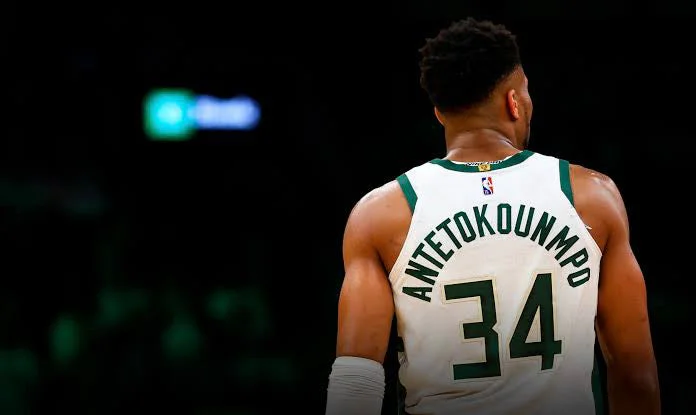 Balón / Bucks / Giannis Antetokounmpo - Image 5