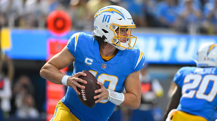 Balón Pro / Chargers / Justin Herbert (usado en juego) - Image 8