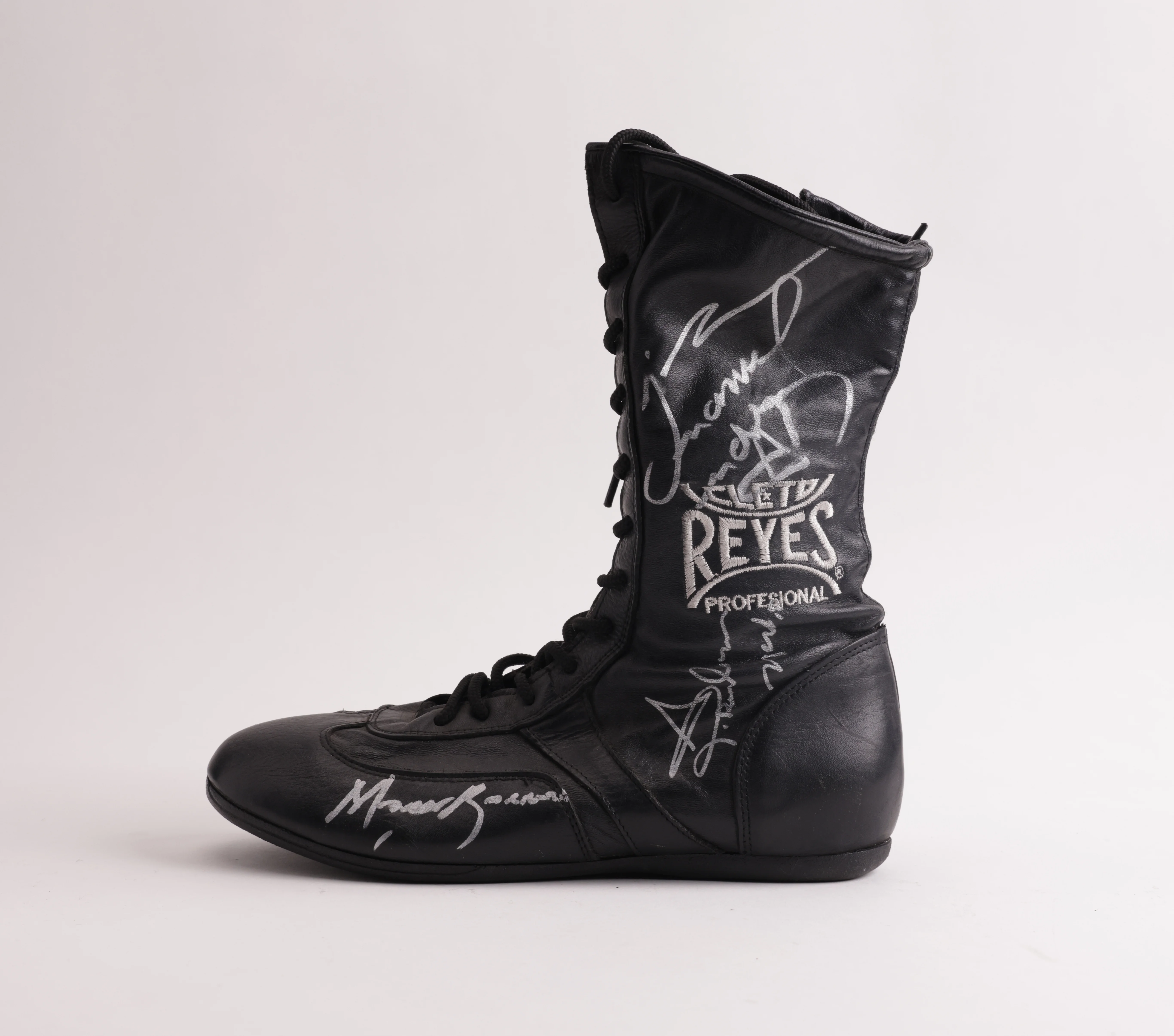 Botines Juan Manuel Marquez, Manuel Barrera, otro CMB