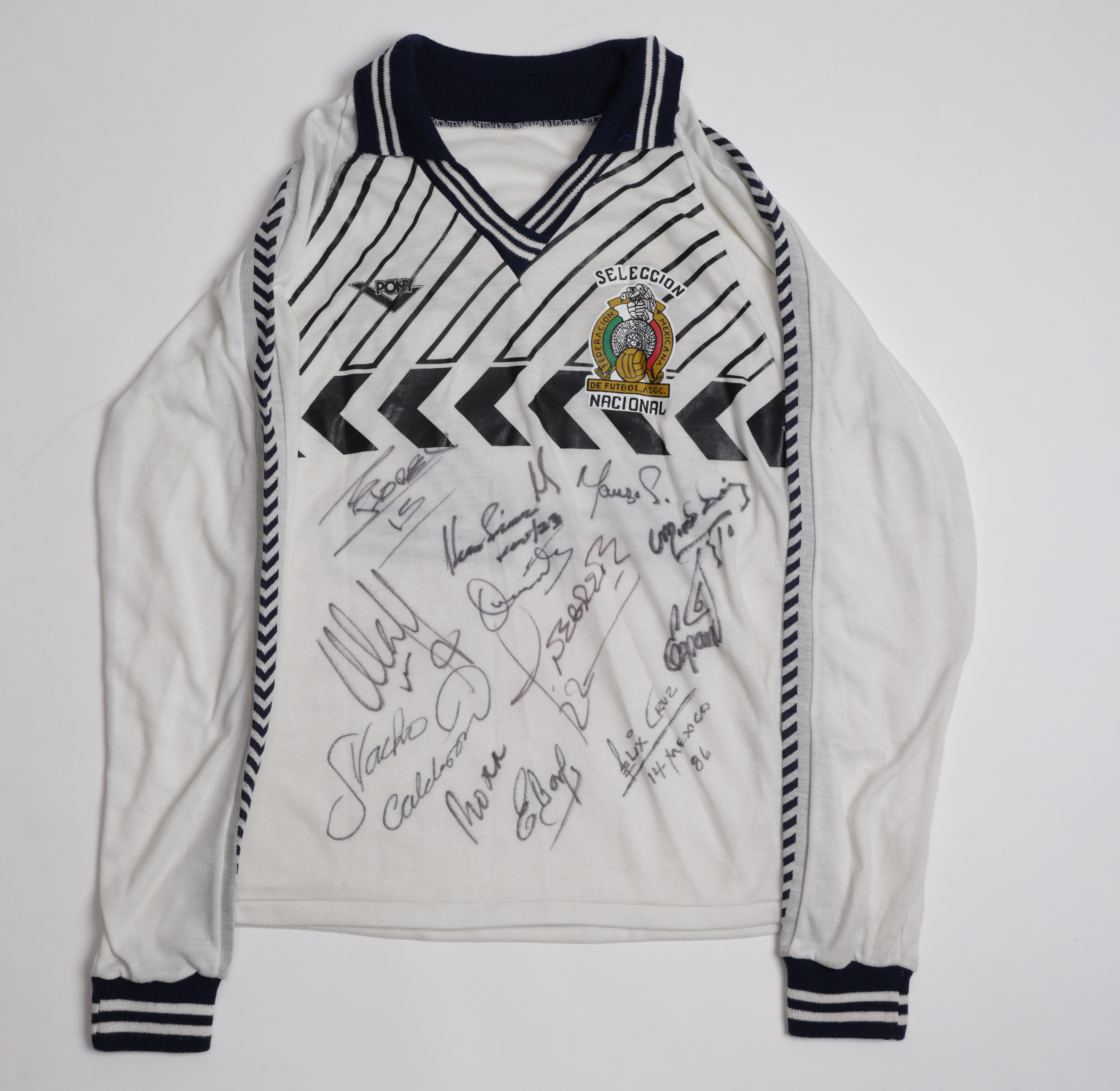 Jersey México 1970 (Hugo SÁNCHEZ, Manuel Negrete, Miguel España, Luis Flores, Cristobal Ortega, Manuel Manzo, Borja, Calderón, heredia, Felix Cruz) México 1970