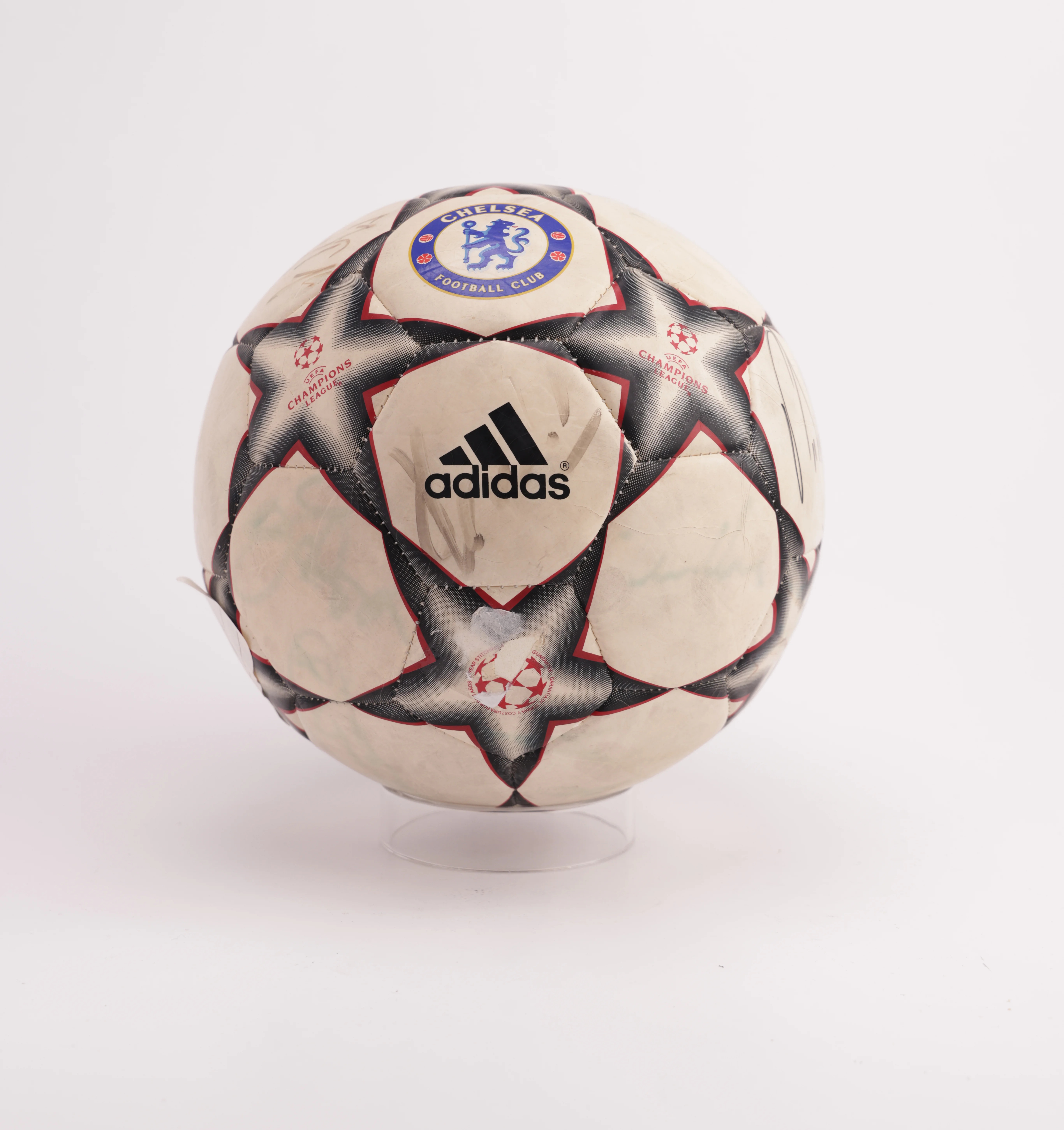 Balón José Mourinho, Michel Essien, Didier Drogba, Arjen Robben, entre otros Chelsea
