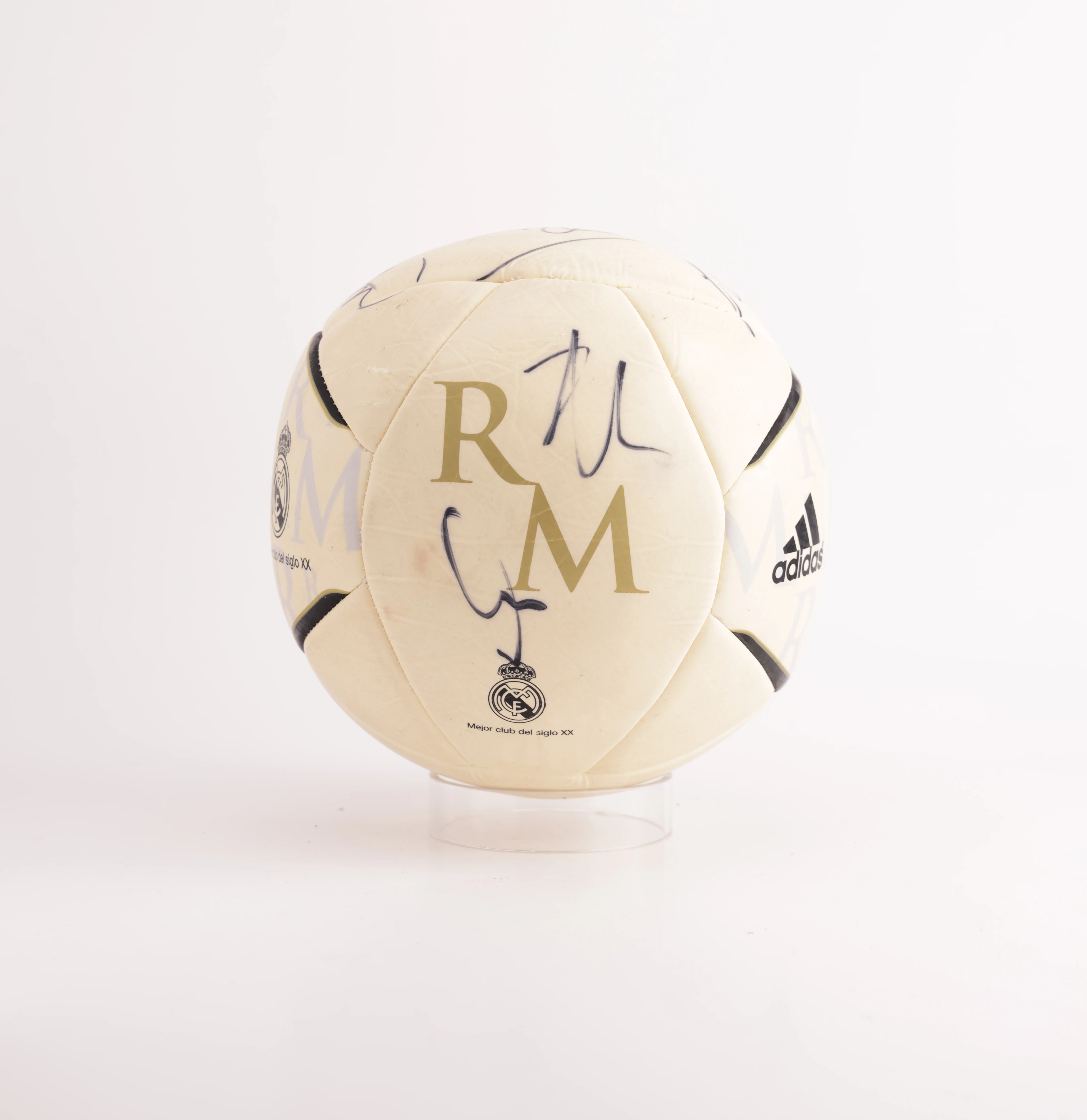 Balón José Mourinho, Casillas, Sergio Ramos, entre otros Real Madrid