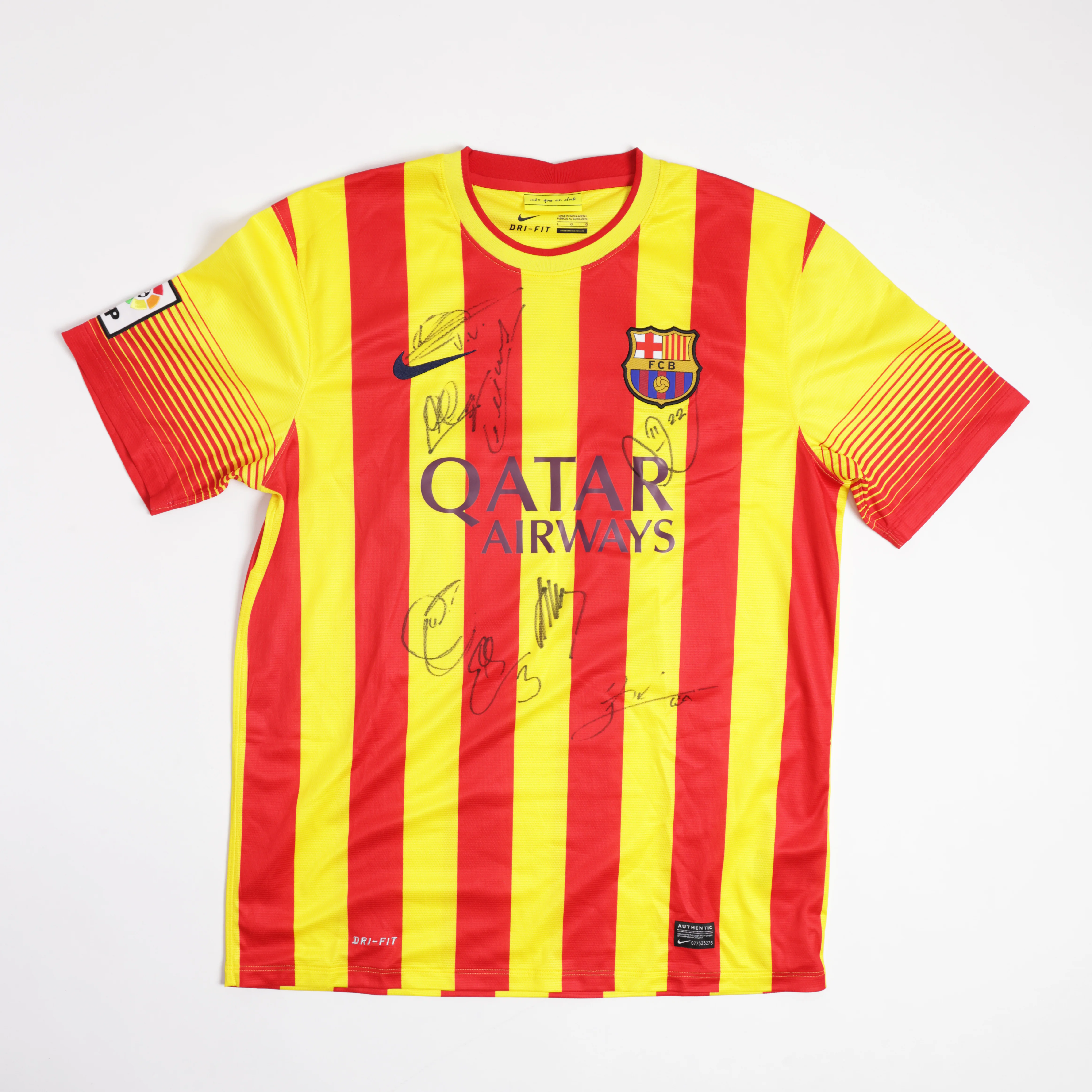 Jersey Lionel Messi/ Dani Alves/ Fábregas/ Xavi/ Piqué/ Iniesta/ Valdés FC Barcelona La Liga - Image 2